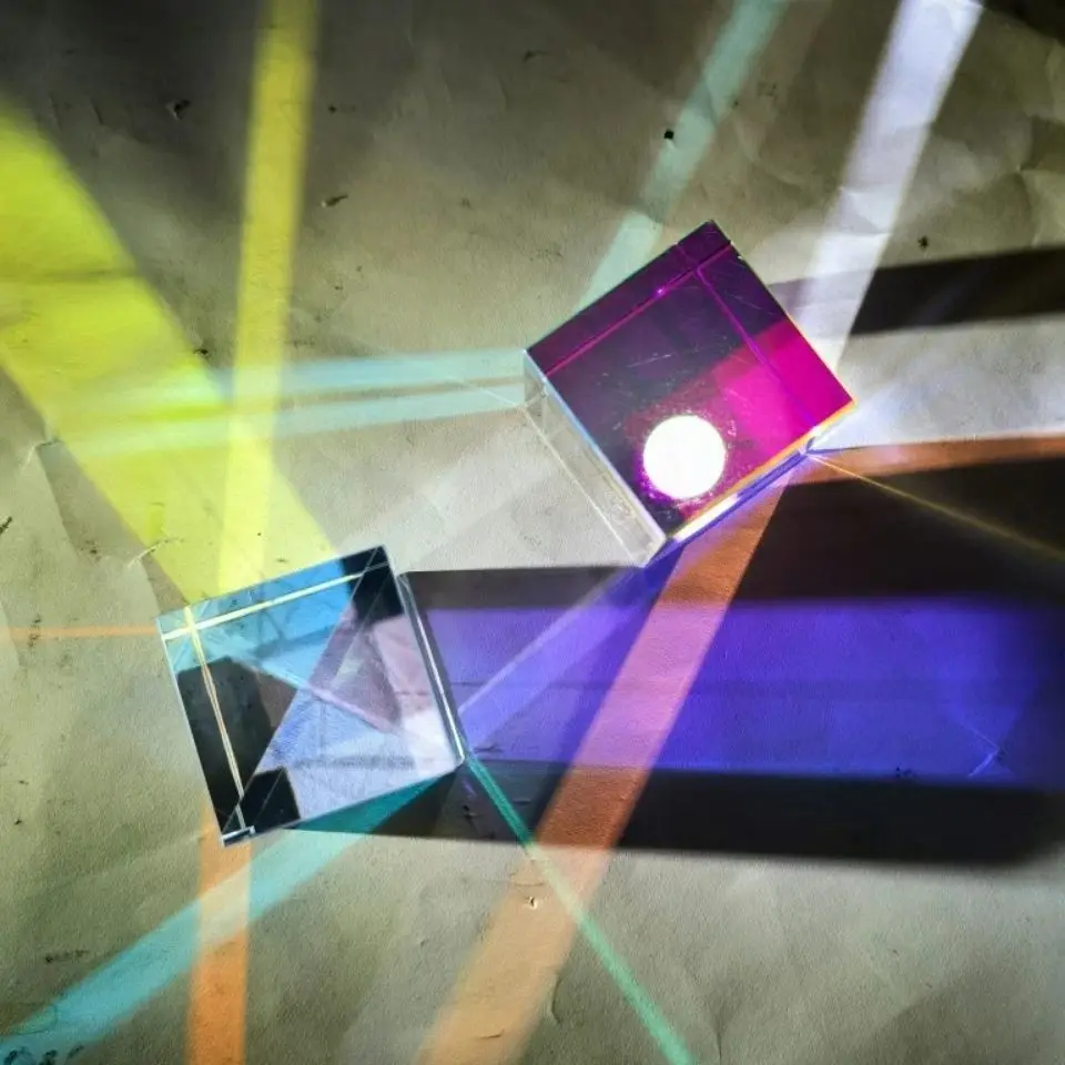 

Glass X-cube Sun Catcher Prism Cube of Light Color Prism Desk Decompression Figure Photographic Sunshine Beam Mini Crystal Decor