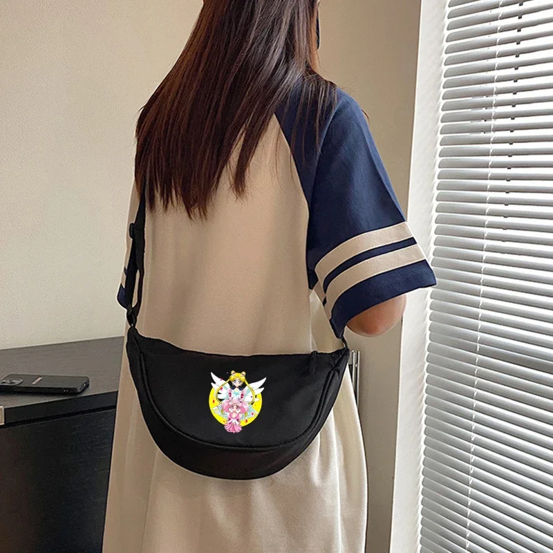 セーラームーン女性ショルダーバッグアニメ月野うさぎ女性クロスボディバッグ大容量ナイロン韓国ハンドバッグ誕生日ギフト