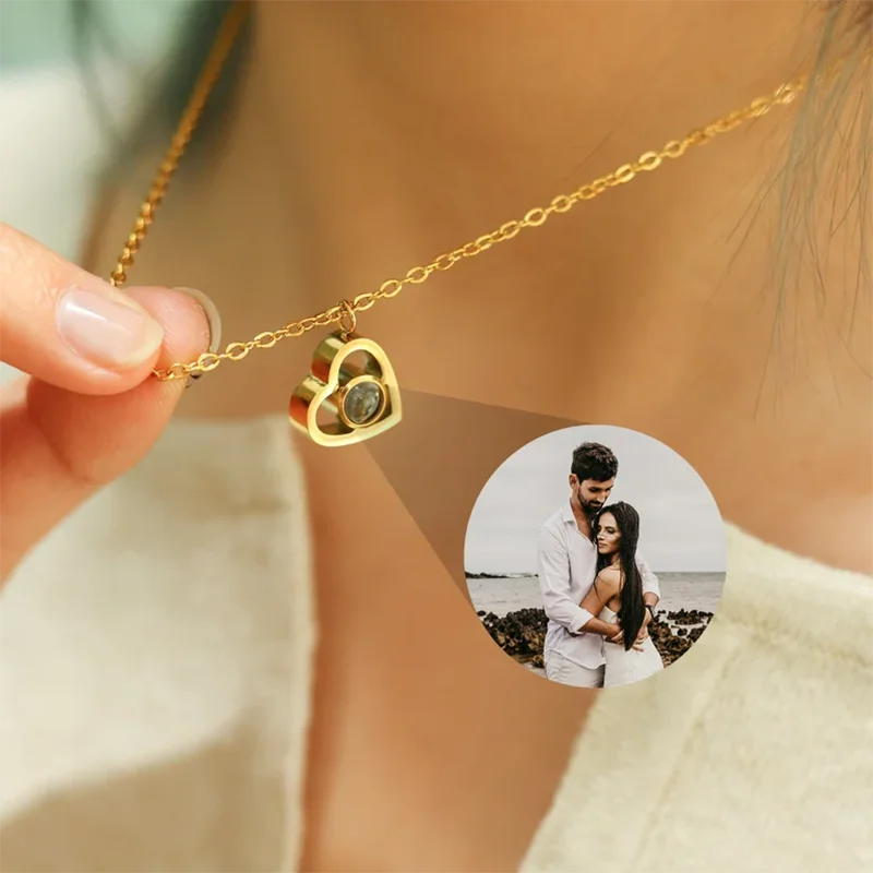 

DHQH Customized Heart Shaped Projection Photo Necklace Personalized Photo Commemorative Pendant Necklace Christmas Gift For Her