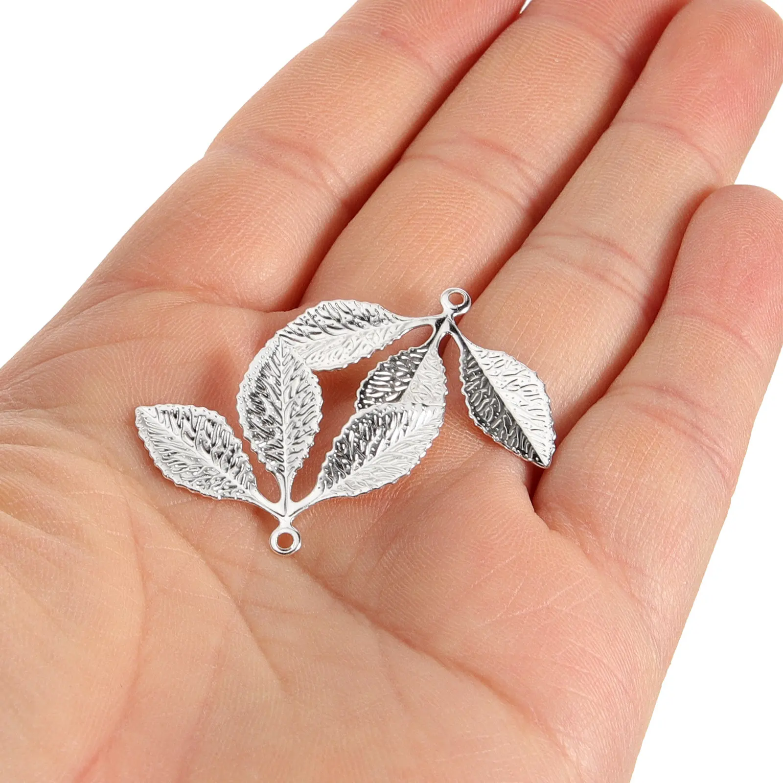 

100 шт. металлических подвесок в форме листьев для изготовления украшений, DIY-шармов, рукоделия, декоративных элементов для заколок, серег, ожерелий, браслетов