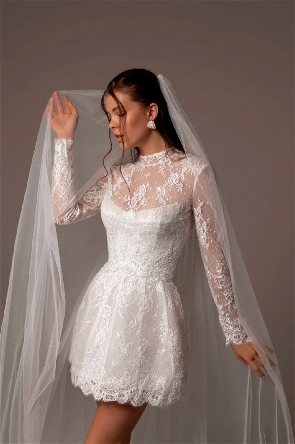 فستان زفاف قصير برقبة دائرية من الدانتيل مخصص، فستان بأكمام طويلة قابل للفصل، مشد ضيق أنيق، فستان سهرة رسمي للزفاف