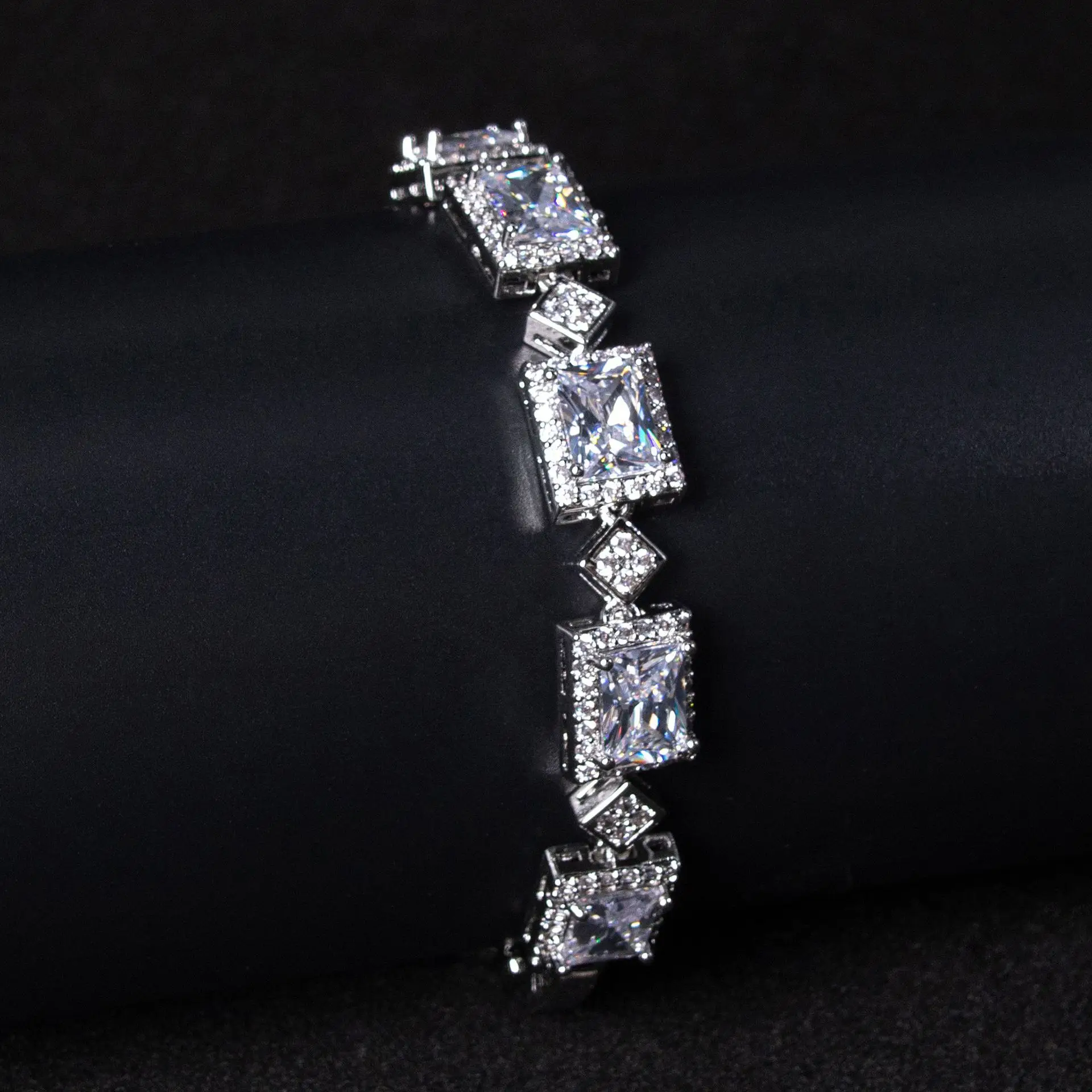 HIBRIDE Vintage Niche Square Shaped Bracelet Multi Colour Women's Costume Jewellery Set For Daily Party Holiday Gift Wedding B09