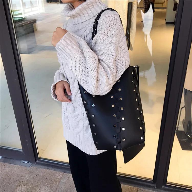 Designer Brand Chain Bucket Bag New Tote Studded Single Shoulder Bags for Women Hot Selling Bolsos Para Mujeres