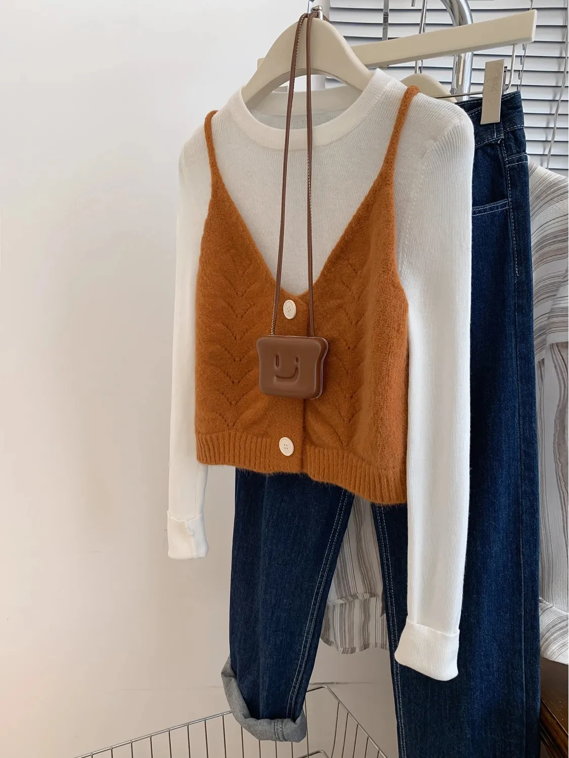 

Loose Women's Knitted Tank Top Sleeveless Vest Button Detail Korean Style Soft Fabric Layering Thermal Short Length Color
