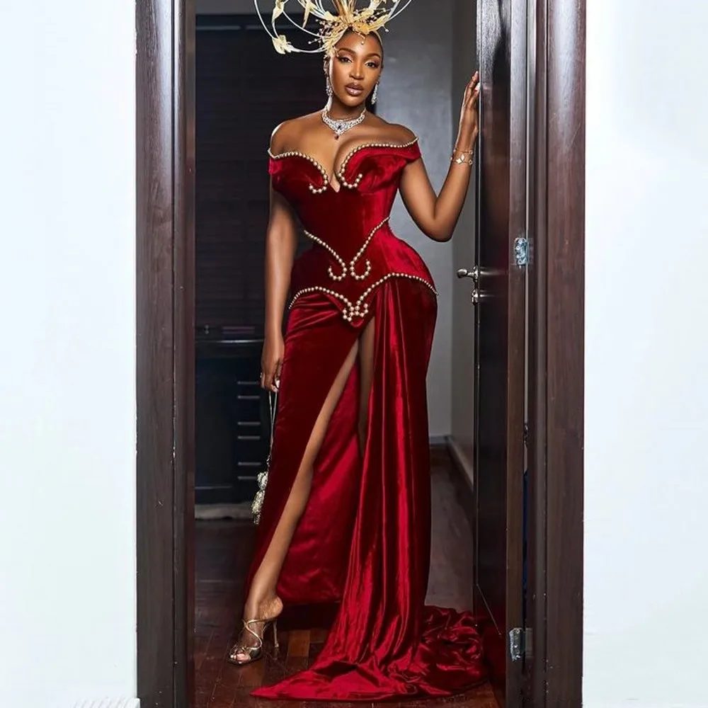 Dark Red Velvet Mermaid Prom Dresses Off Shoulder High Slit Aso Ebi Evening Dress With Pearls Sweep Train Formal Occasion Gowns