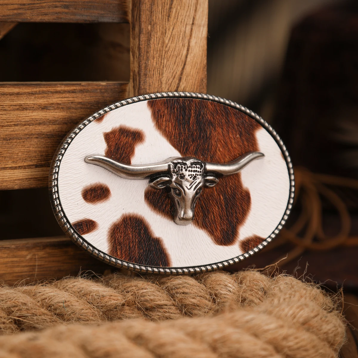 Gesper ikat pinggang bergaya Barat, ikat pinggang retro yang dipersonalisasi dengan kepala gesper logam (pola acak)