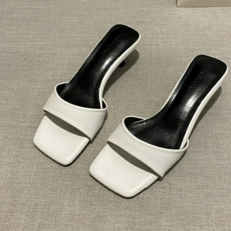 Sandali firmati con testa quadrata di moda nuovo stile estivo da donna 2025 Pantofole casual comode con punta aperta e bocca superficiale Taglia 35-40