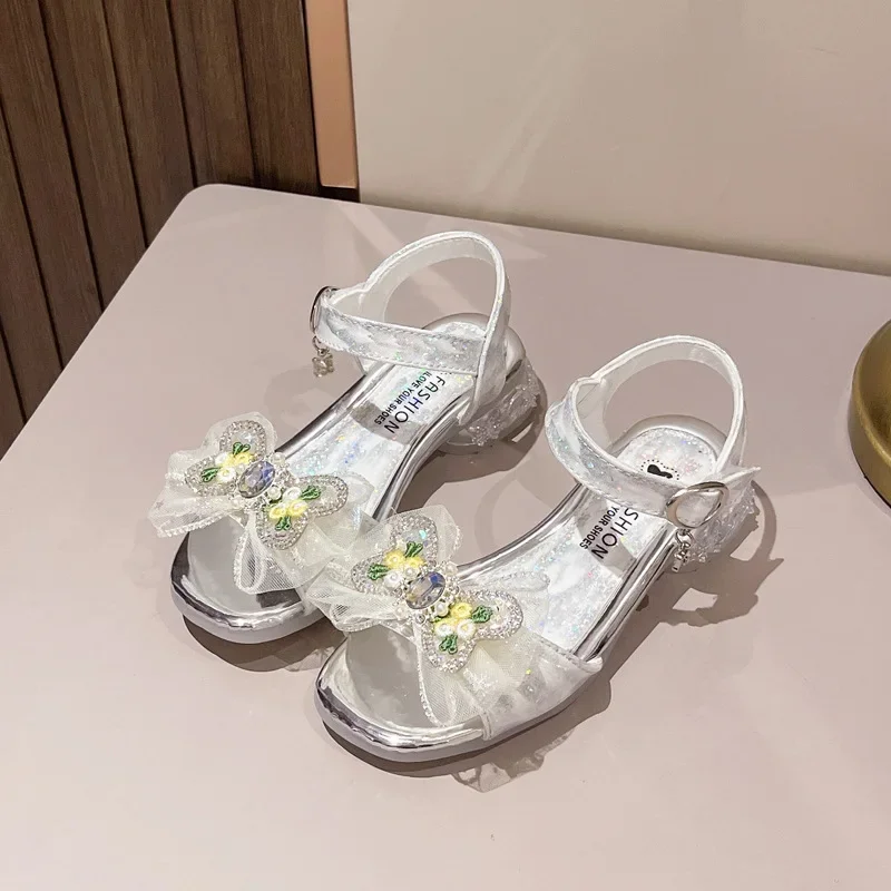 Girls Embroidered Flower Sandals 2024 New Summer Children's Soft Sole Anti Slip Beach Shoes Girls Crystal Princess Shoes