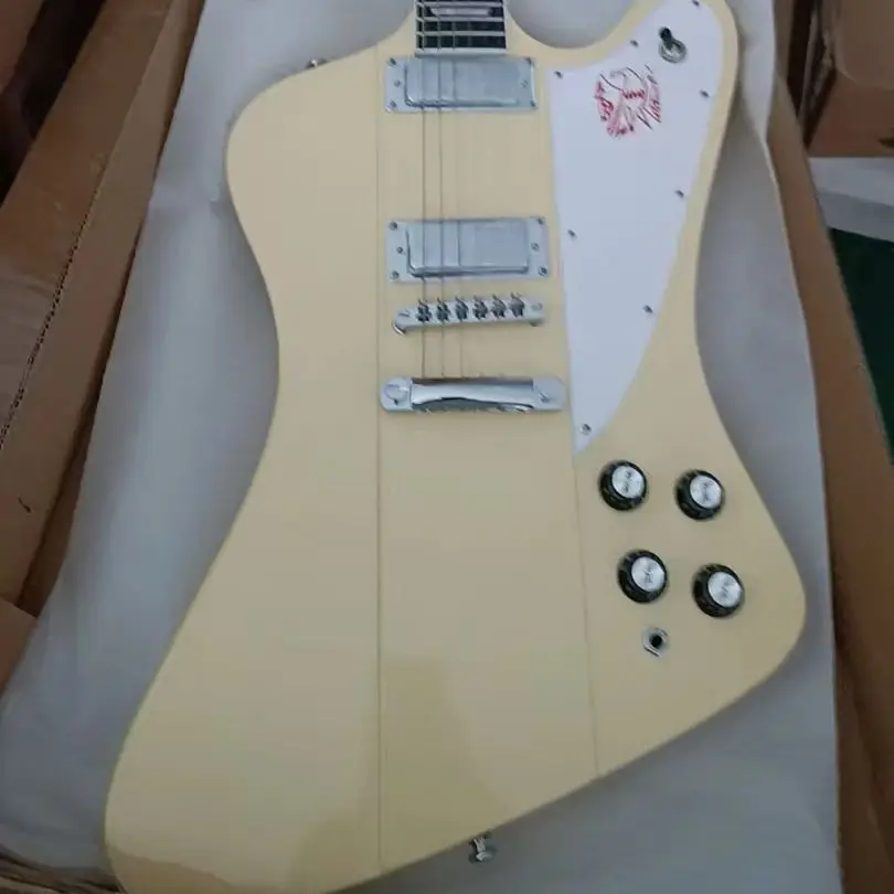 イエロー「ファイアバード」エレキギター、クロームパーツ、ローズウッド指板、HHマイクピックアップ、送料無料