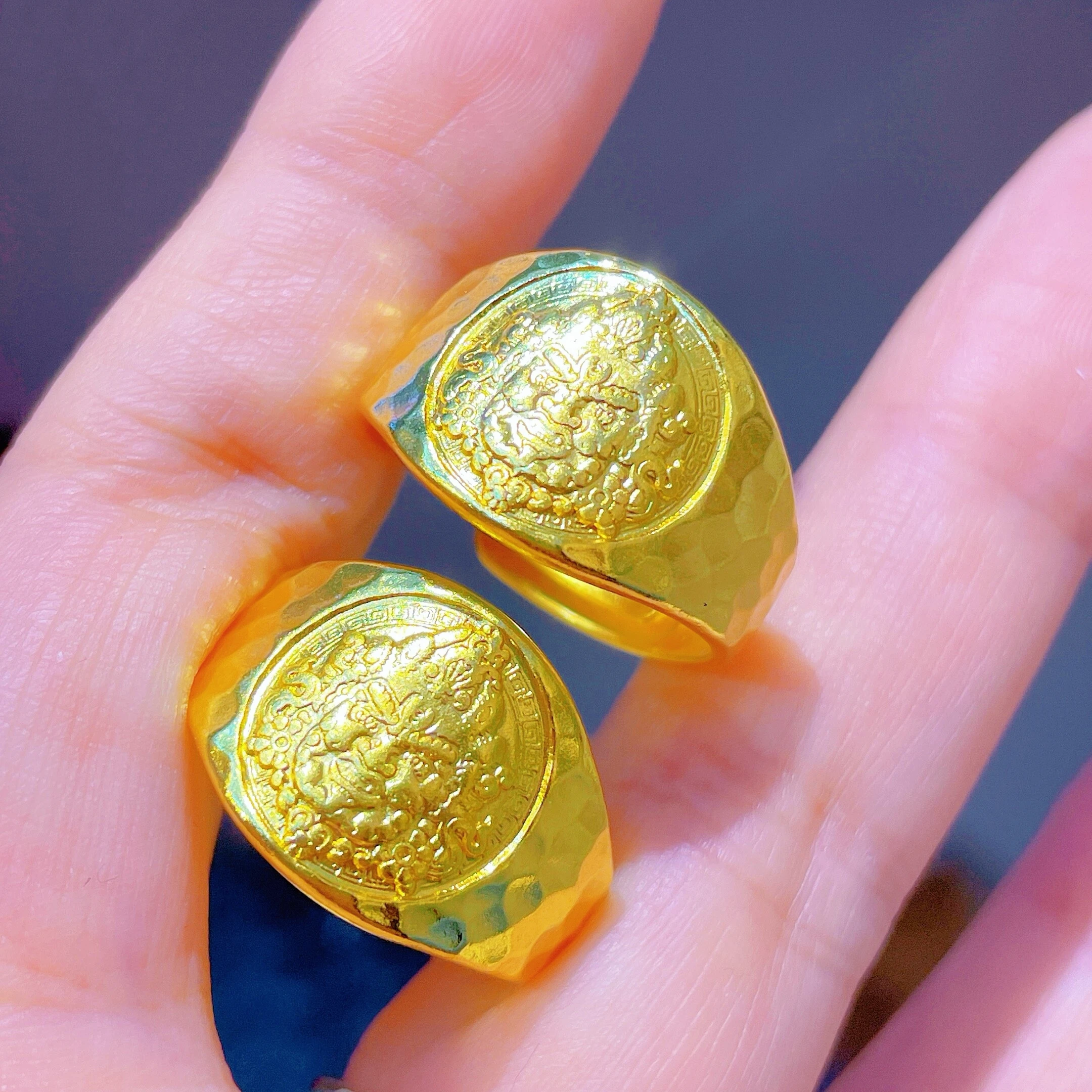 Men women wealth god yellow god open gold ring made of 24K pure gold AU999 is lucky gift for businessmen opening stores.