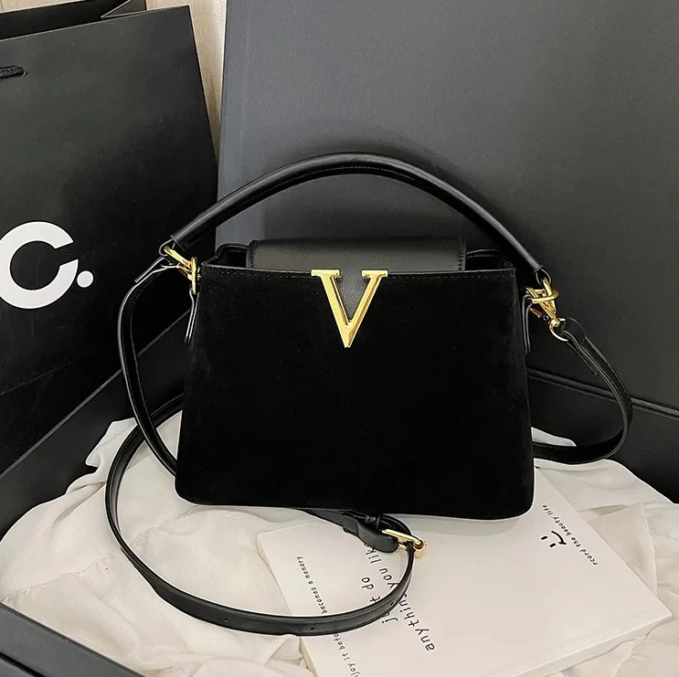 

2026 Popular Classic Ladies Suede Bag, High-end Bucket Bag Fashion Luxury Urban Commuter Bag Hand Carried Oblique Straddle Bag