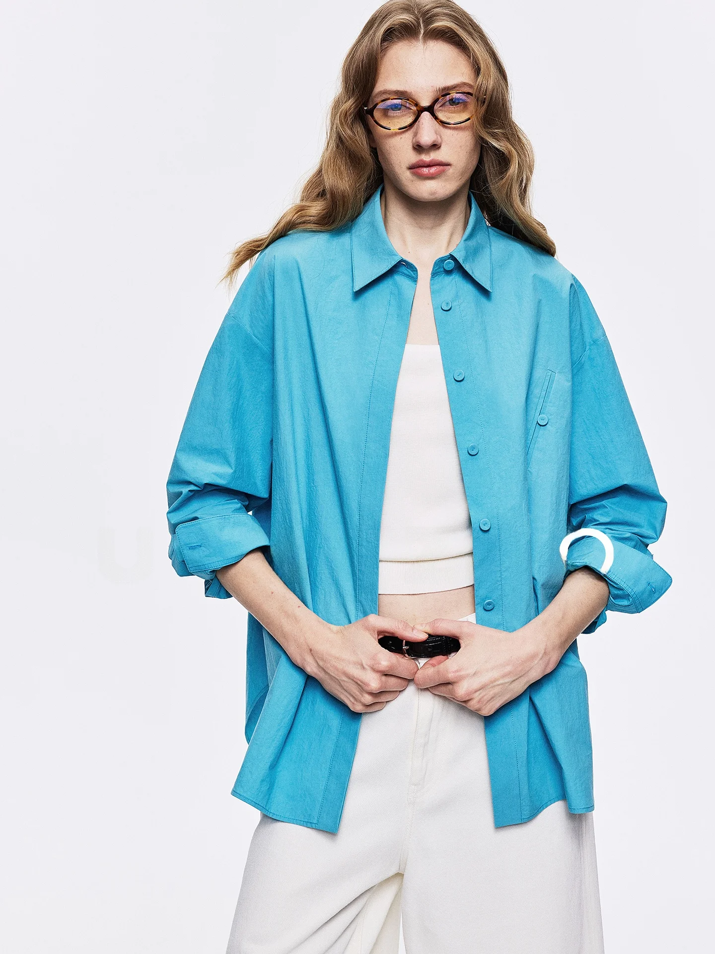 

Рубашка UZZO в минималистичном стиле с классическим воротником, однотонная, женская, свободного кроя, с длинным рукавом, хлопковая, повседневная, на пуговицах