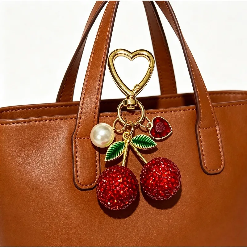 1 Piece Exquisite High-End Beautiful Full Diamond Cherry Heart Pearl Chain Small Gift Pendant, Creative Maximalist Style Bag Accessory Charm, Cute Chain for Women's Bags, Bag Accessories, Couple's Gift, Exquisite Decoration for Valentine's Day