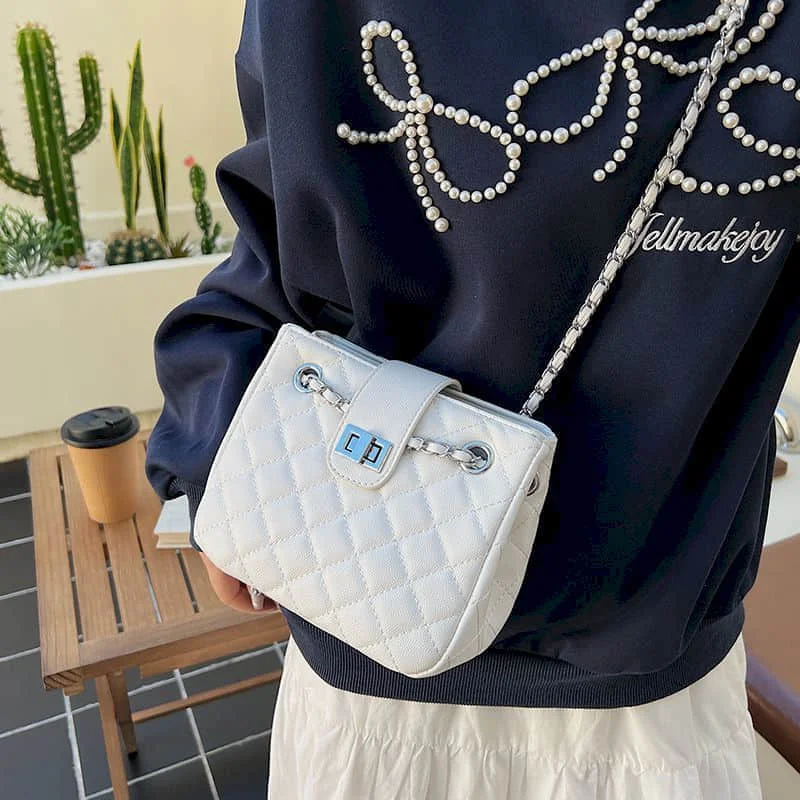 

Crossbody Bags for Women Korean Style Versatile Handbags Aesthetic Lady Fashion Diamond Grid Chain Design Luxury Shoulder Bags