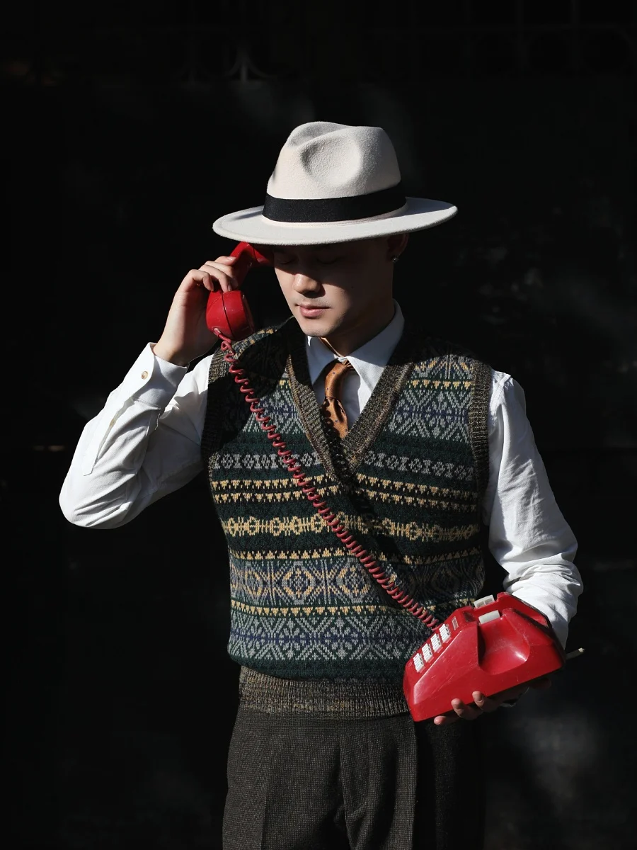 

100% Wool British Retro Fair Isle Knit Sweater Vest Artistic Men Women Style Fashion Urban Winter V Neck Slim Fit Youth