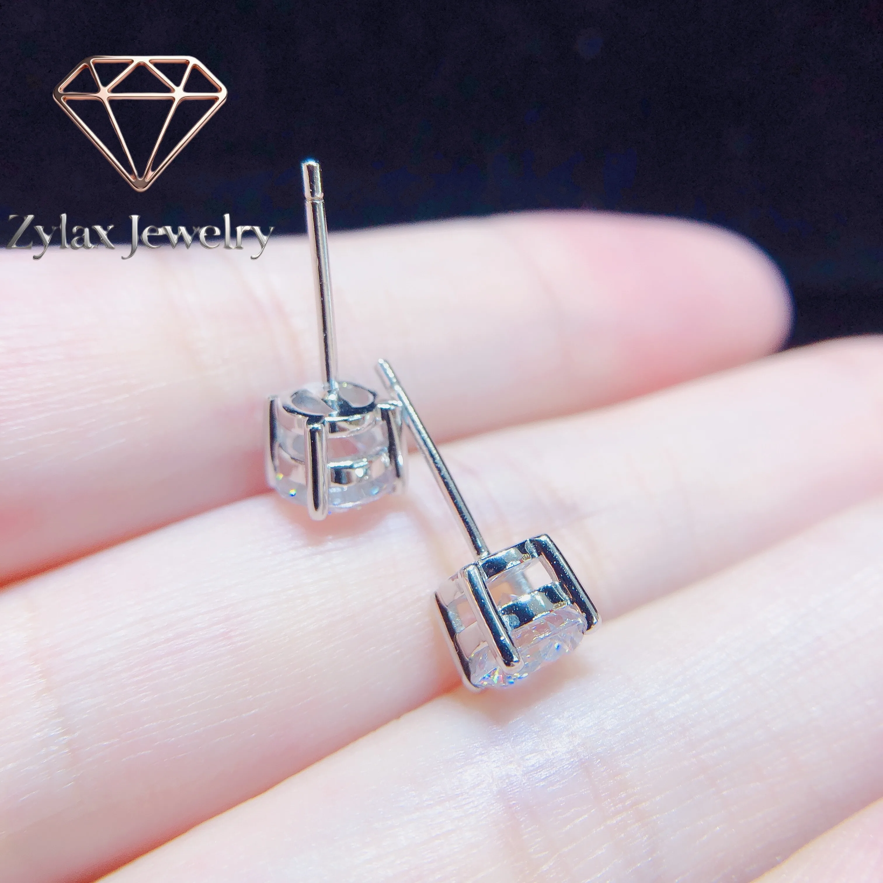 

Zylax Jewelry 0.3,0.5.1.2Ct/each 4.0,5.0,6.5,8.0mm D Color VVS1 Moissanite Earring Stud Earrings PT950 4 Prongs Solitaire Earrin