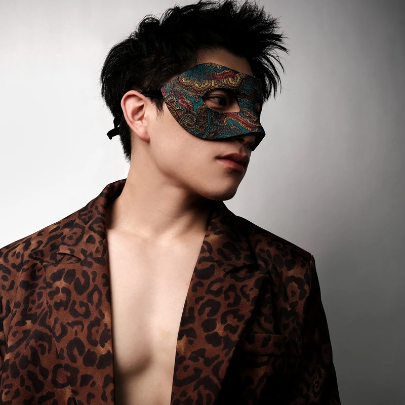 

Original Baroque-style men's half-face k gothic mask for Halloween cosplay stage performance