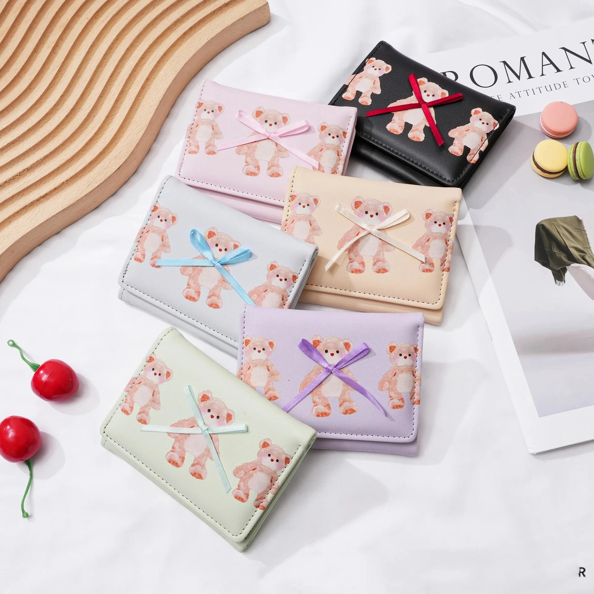 

Cute Bear Girls Short Wallets Small Wallet Aesthetic Card Holder Classic Three Fold Purse For Women Student Simple Coin Pouch