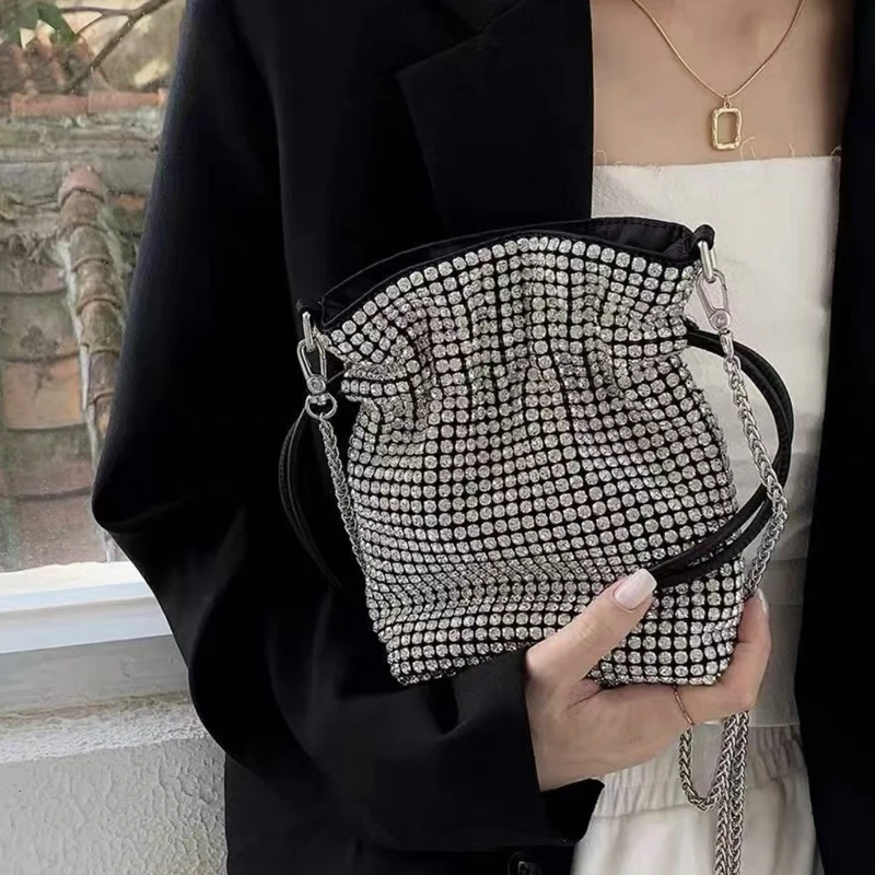 Brillant soirée Mini sacs pour femmes luxe concepteur téléphone portable sac 2023 nouveau en mosaïque creux Imitation diamant chaîne bandoulière haute qualité livraison gratuite l'expédition rapide est arrivée