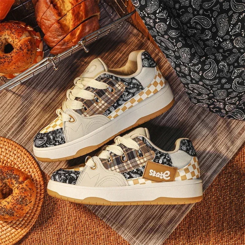 2024 New Student Lovers Low Top Vulcanized Bread Board Shoes Women's Shoes China-Chic Niche Sports Casual Men's Shoes35-44