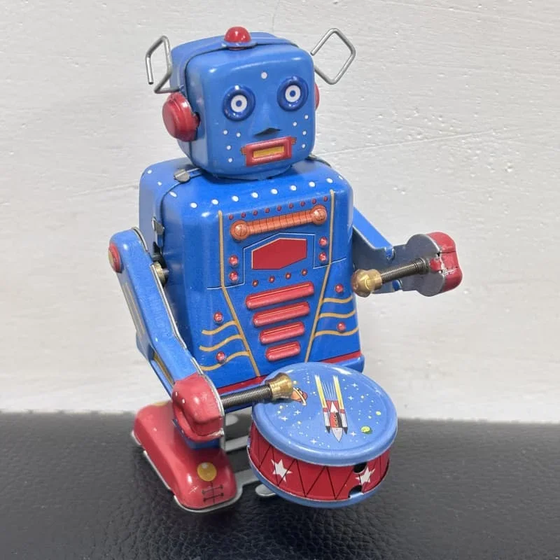 [Funny] Collection Retro Clockwork Wind up Metal Walking Tin Band Play gong drum robot recall Mechanical toy kids christmas gift