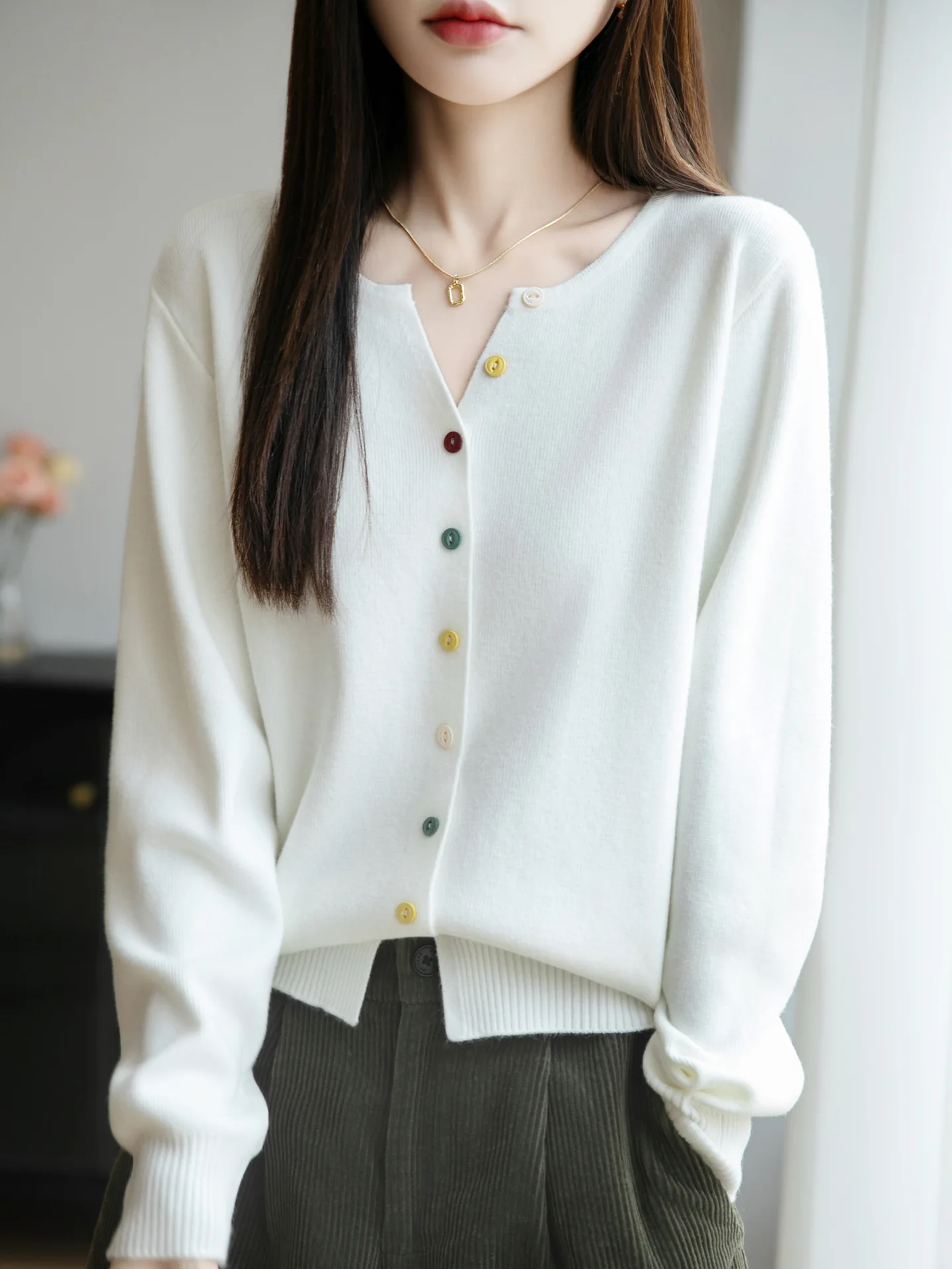 

Autumn New Style Women's Color Button Pure Color Versatile Loose Fit V-Neck Knitted Cardigan Long Sleeve Andy Velvet Early