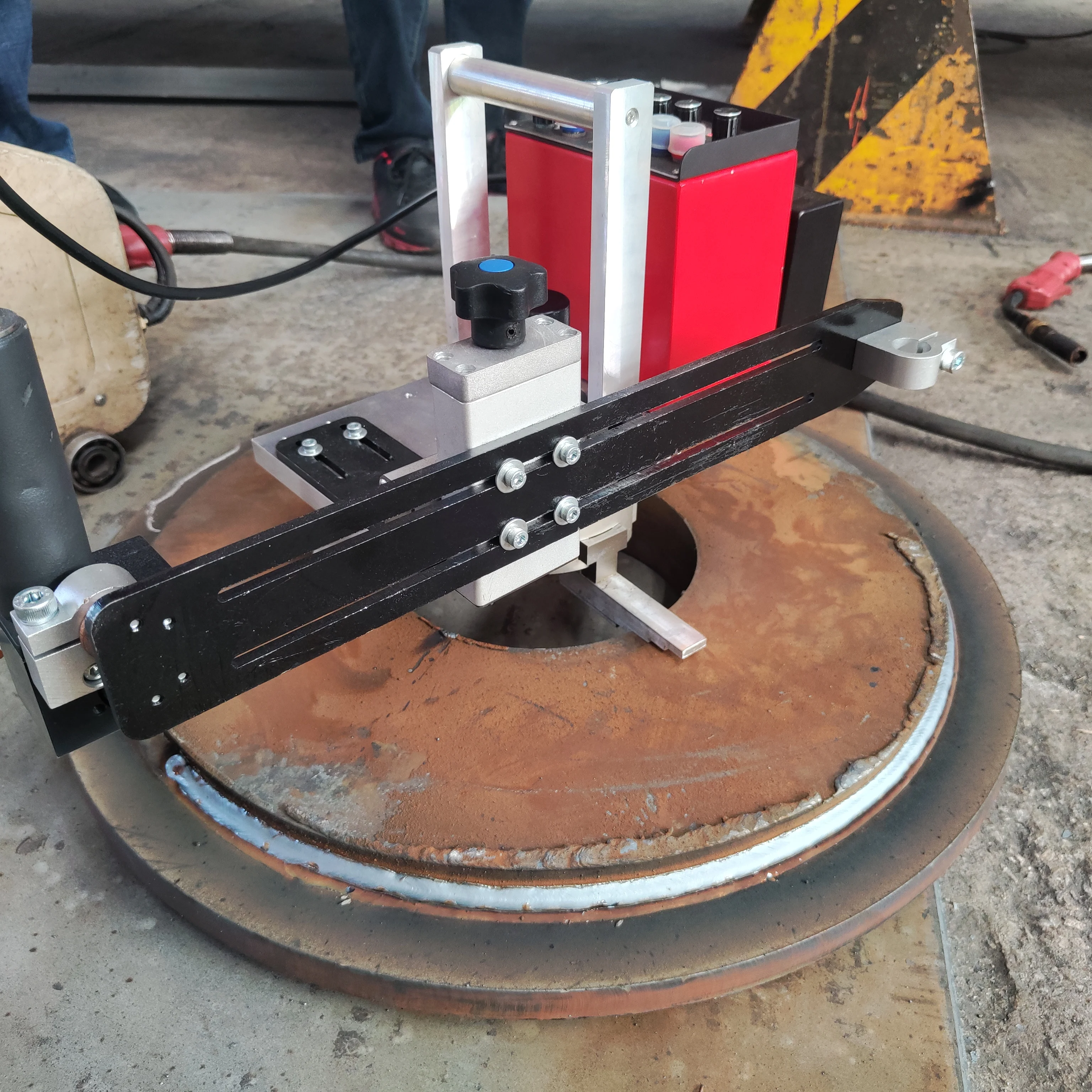 New Easy To Use YHB-FL Welding Robot Machine Welding Carriage Seam Welding Portable Mig Welder Oscillator