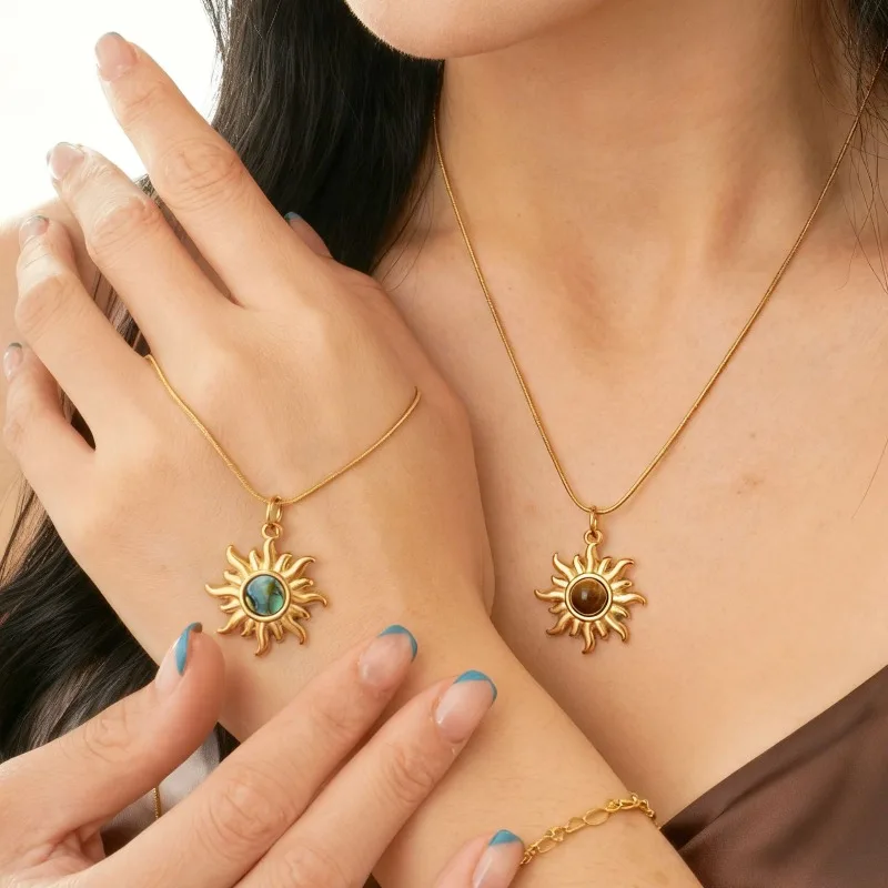 

Retro Tropical Sun Pendant Necklace Women's Holiday Fashion Gold Plated Jewelry Gift Chain Simple Style With Lobster Clasp