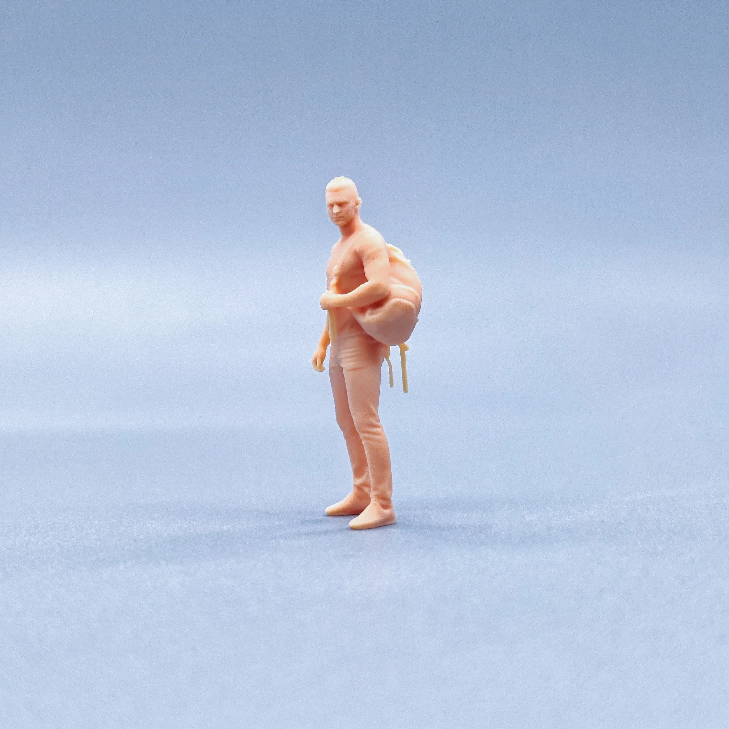 1/64 1/50 1/43  Figurines Scale Model Resin  Backpack Sturdy Short Haired Man Uncolored Miniatures Diorama Hand-painted V824