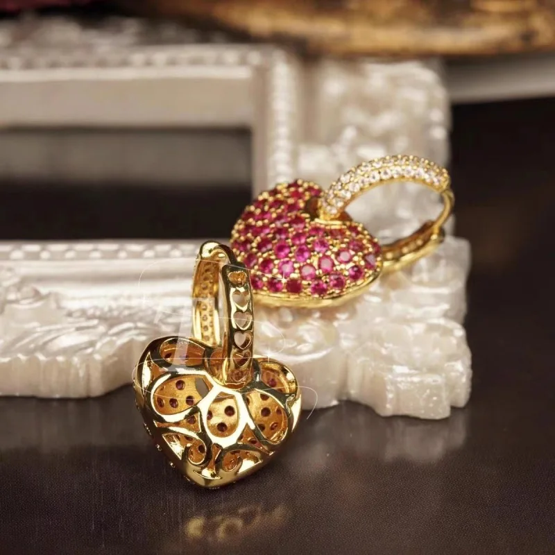 

Винтажные европейские и американские новые стильные серьги в форме сердца с цирконом, одна пара, две из гальванического настоящего золота, изысканные ретро-серьги