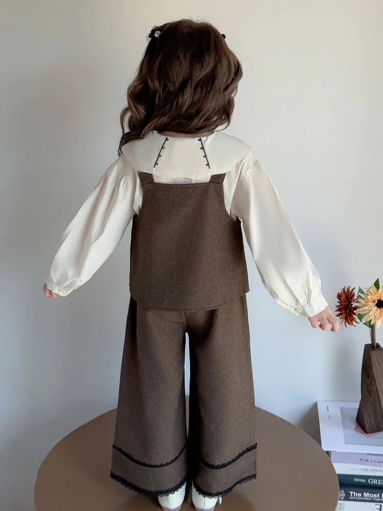 ชุดเสื้อกั๊กเด็กผู้หญิง ชุดฤดูใบไม้ร่วง 2025 ใหม่ทันสมัยและแฟชั่น เสื้อคอปกปีเตอร์แพนสำหรับเด็กผู้หญิง ชุดสามชิ้นหวานๆ สำหรับฤดูใบไม้ร่วง