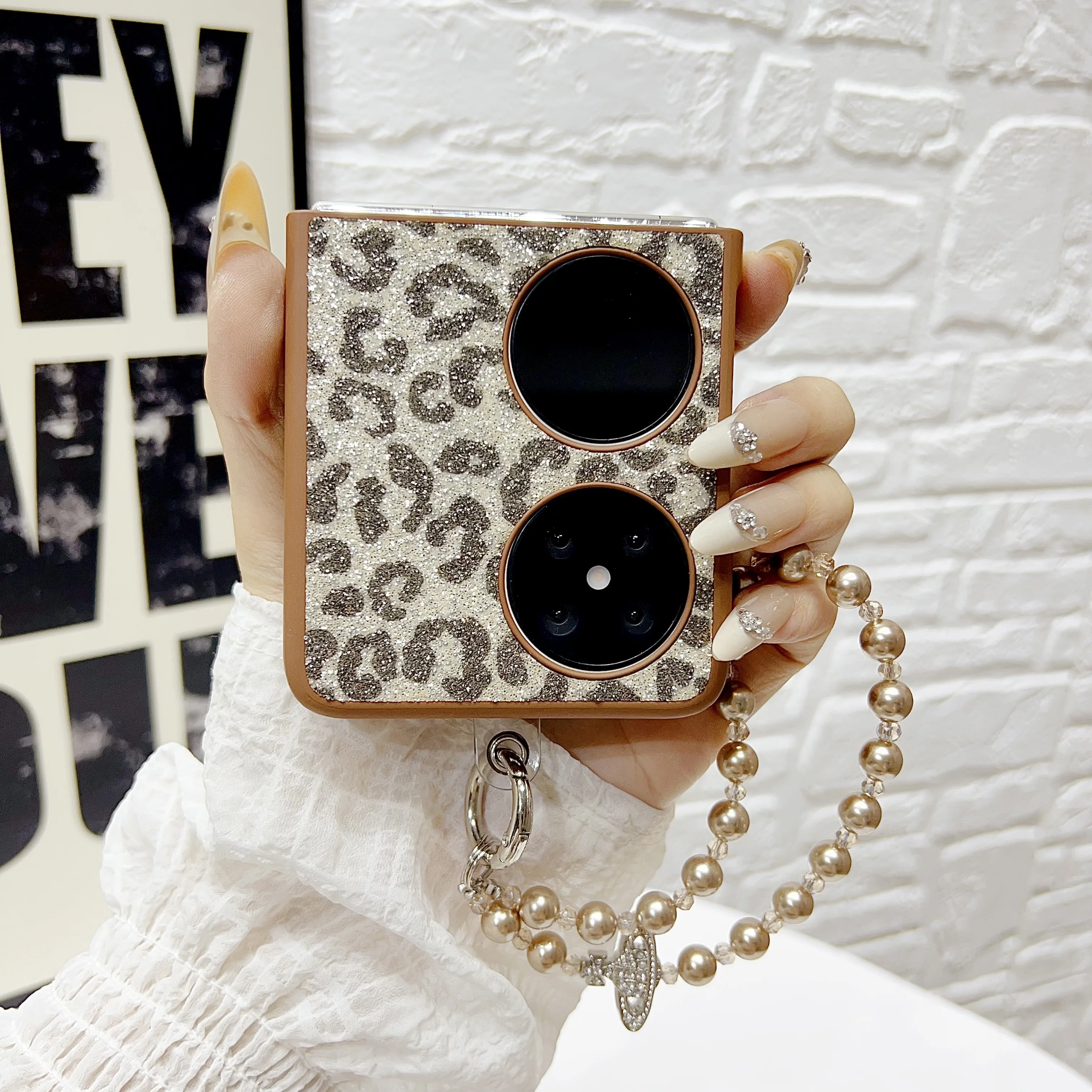 

Leopard Print Pearl Bracelet Folding Screen Phone Case For Samsung Z Flip6 ，5，4, OPPO Find N3/2 Flip And Huawei Pocket 2