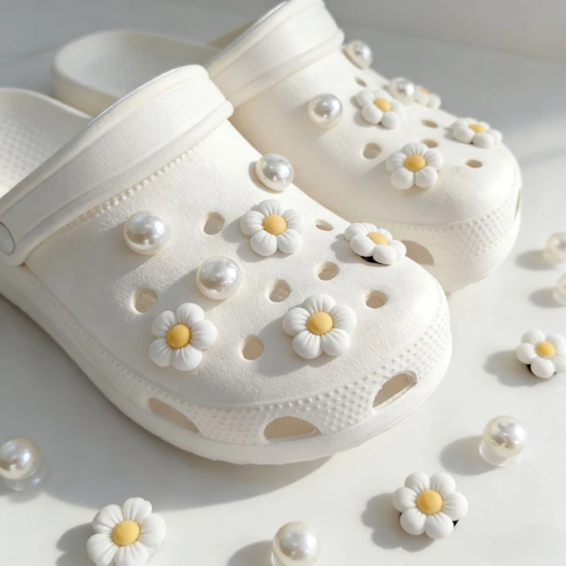14PCS Fashion Shoe Charms Set Accessories Hole Shoe Buckle Cute White Daisy ABS Shoes Decorations for Sandals Beach Bag DIY Gift