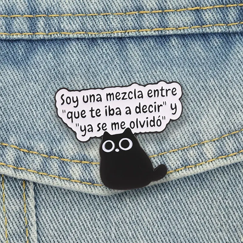 Spanish Meme Black Cat Badge Soy Una Mezcla Entre Que Te Iba A Decir Enamel Pin Latin Quotes Brooches Accessories Bag Decor