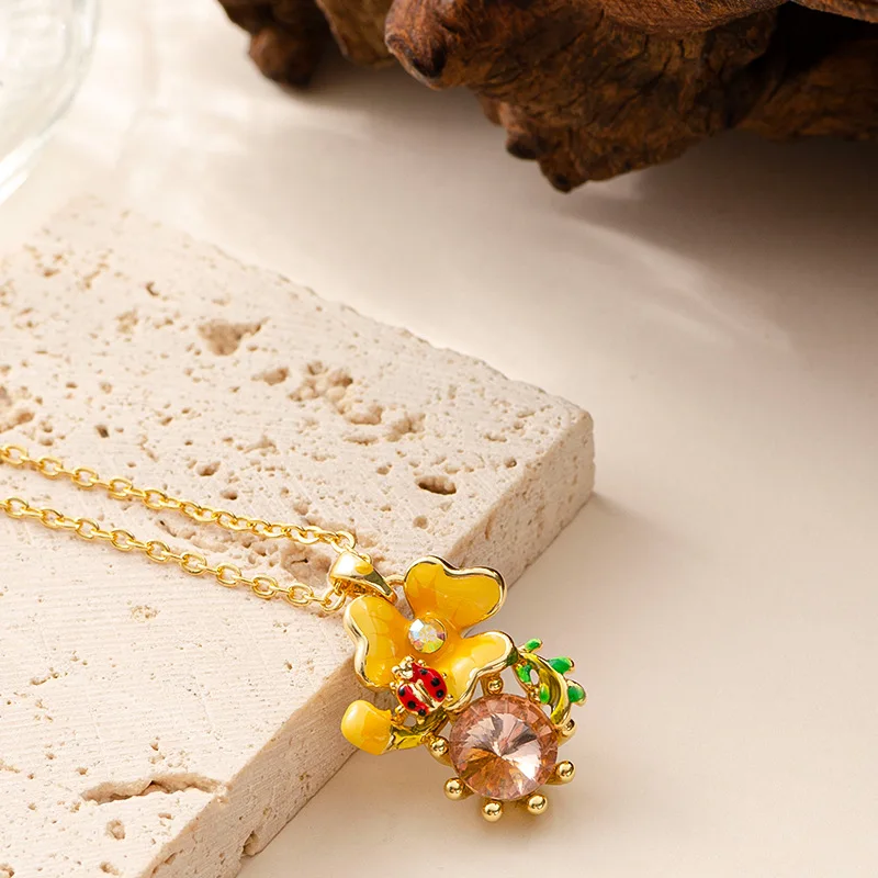 Fashionable and exquisite small fresh oil dripping diamond flower pendant necklace accessories women's summer clavicle chain