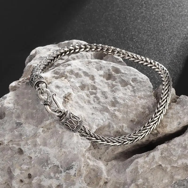 Retro-Armbandkette aus Edelstahl, modischer Unisex-Schmuck, wasserdicht, ideal für Verlobungsfeiern, Weihnachtsgeschenke für Freunde und Familie. – Detail 5
