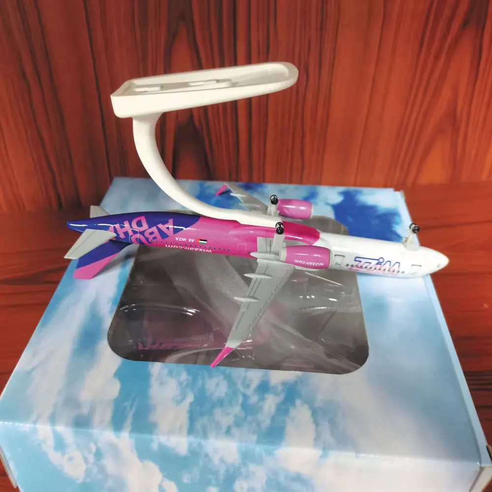 Scale 20cm Home Decor A321 NEO Wizz Air Airlines Light Model with Landing Gear Resin Die-cast Aircraft Mode Book Offices