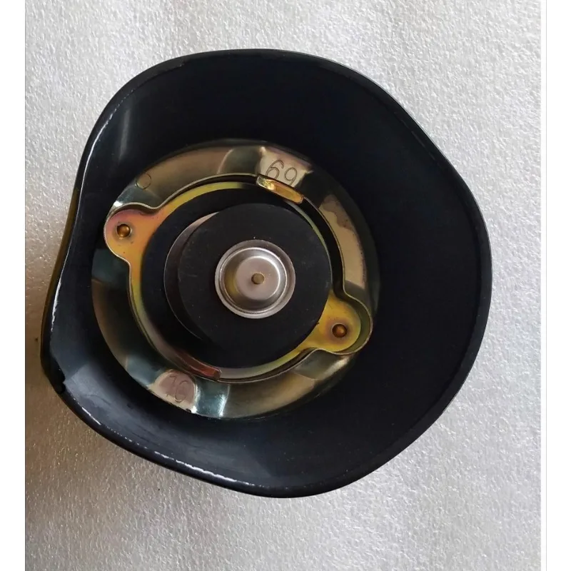 

SJ297937 RE285326 Tank Cap Radiator CN2 Tractor Genuine Parts for John Deere 854 904 1204 1404