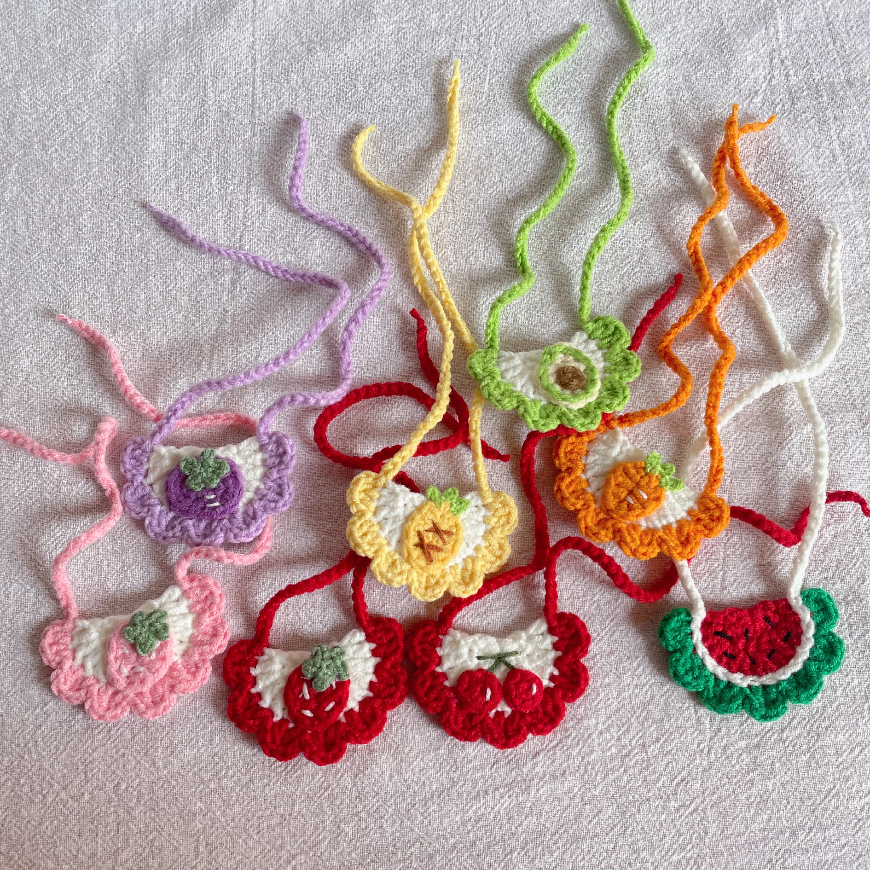 babadores-de-algodao-crochetedos-feitos-a-mao-acessorios-para-bonecas-brinquedos-modernos-para-brincadeiras-material-macio