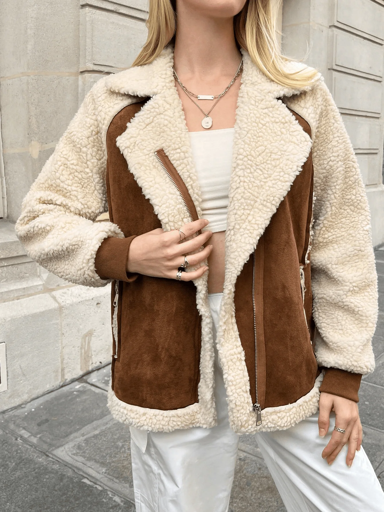 A loose and short motorcycle jacket for women in 2025, a new autumn and winter style