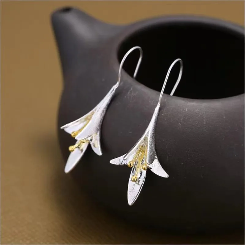 NEW Border Hot Selling Exquisite Lily Flower Shaped Earrings Fashion Elegant Ladies Ear Decorations Wholesale On AliExpress
