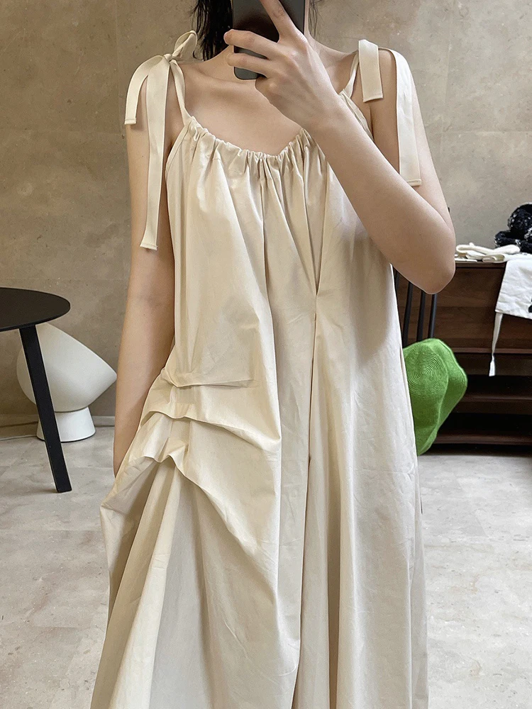 [EAM] Women Khaki Irregular Pleated Long Spaghetti Strap Dress New V-Neck Sleeveless Fashion Tide Spring Summer 2024 1DH6476