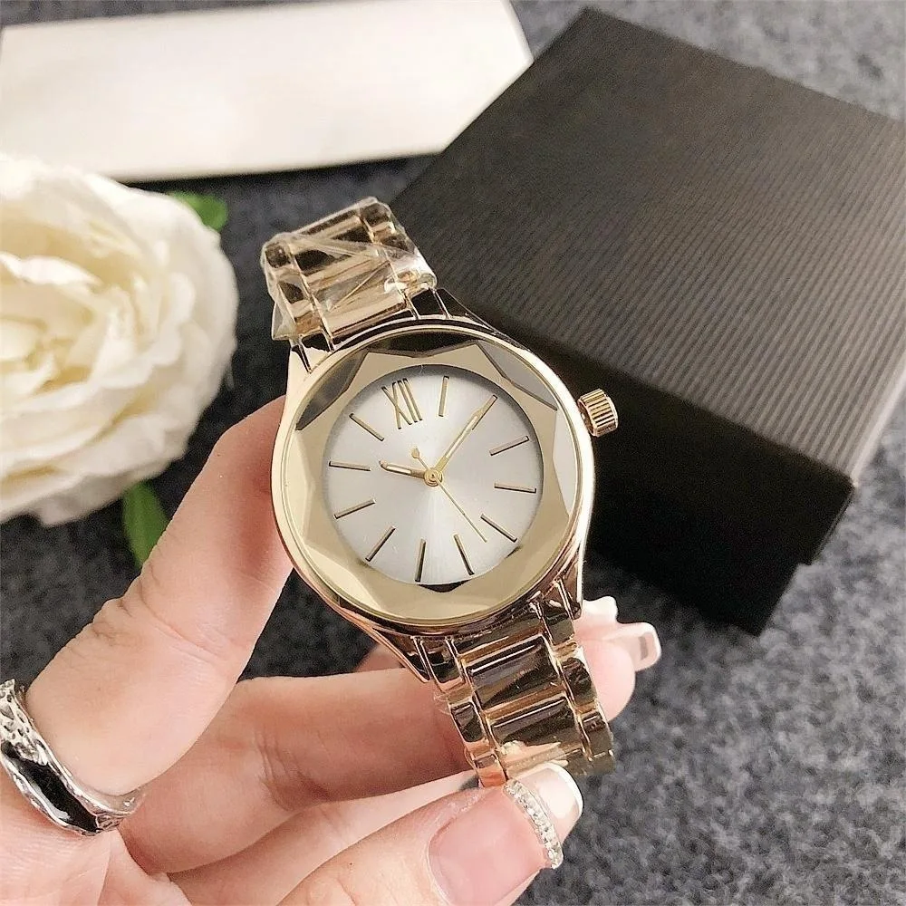 2024Waterproof Fashion Gold Watch Couple Watch Women\'s Casual Quartz Watch Retro Personalized Schedule Looks Good