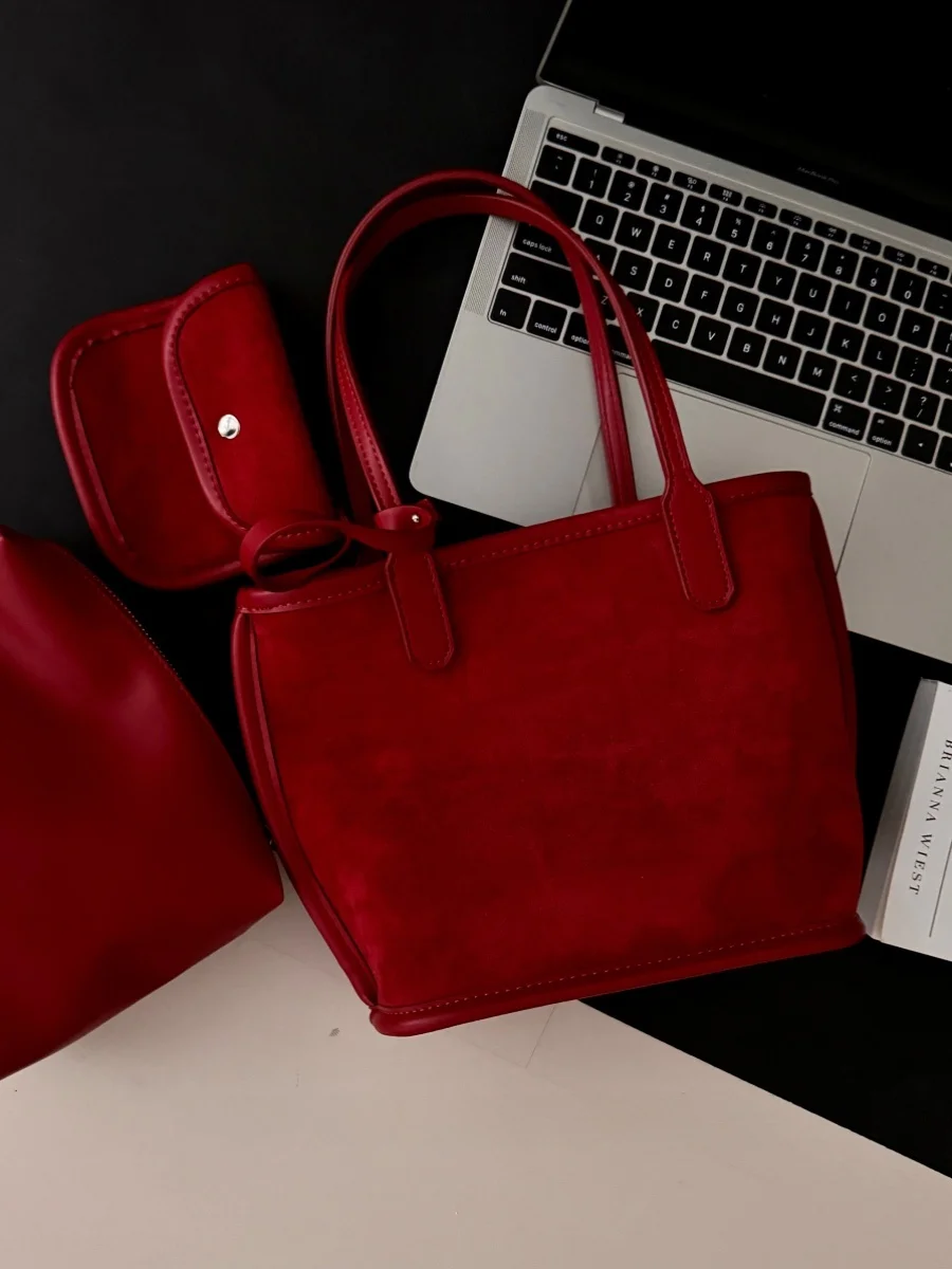 

Red Suede Leather Tote Bag 2024 New Faion Versatile Handbag Market Basket Bag Soft Handle Briti Sle Leisure oulder Bag
