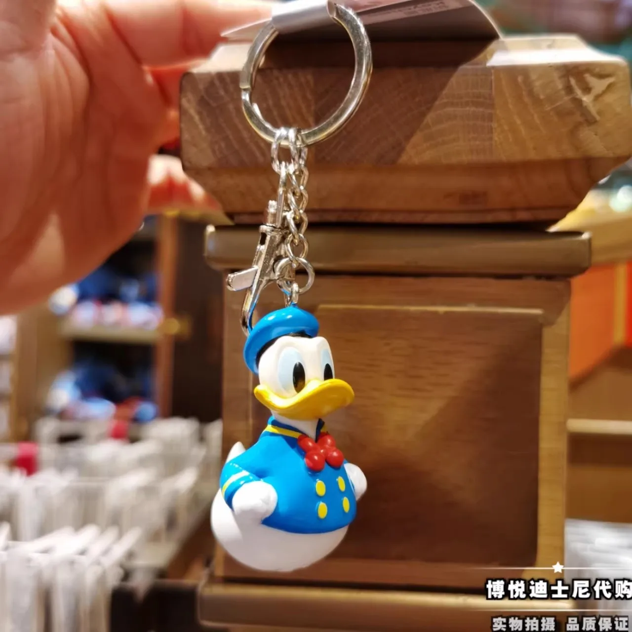 Nuovo originale Shanghai Disney store Donald Duck Cute Duck Cartoon portachiavi portachiavi ciondolo penna a sfera Silicone Donald Duck