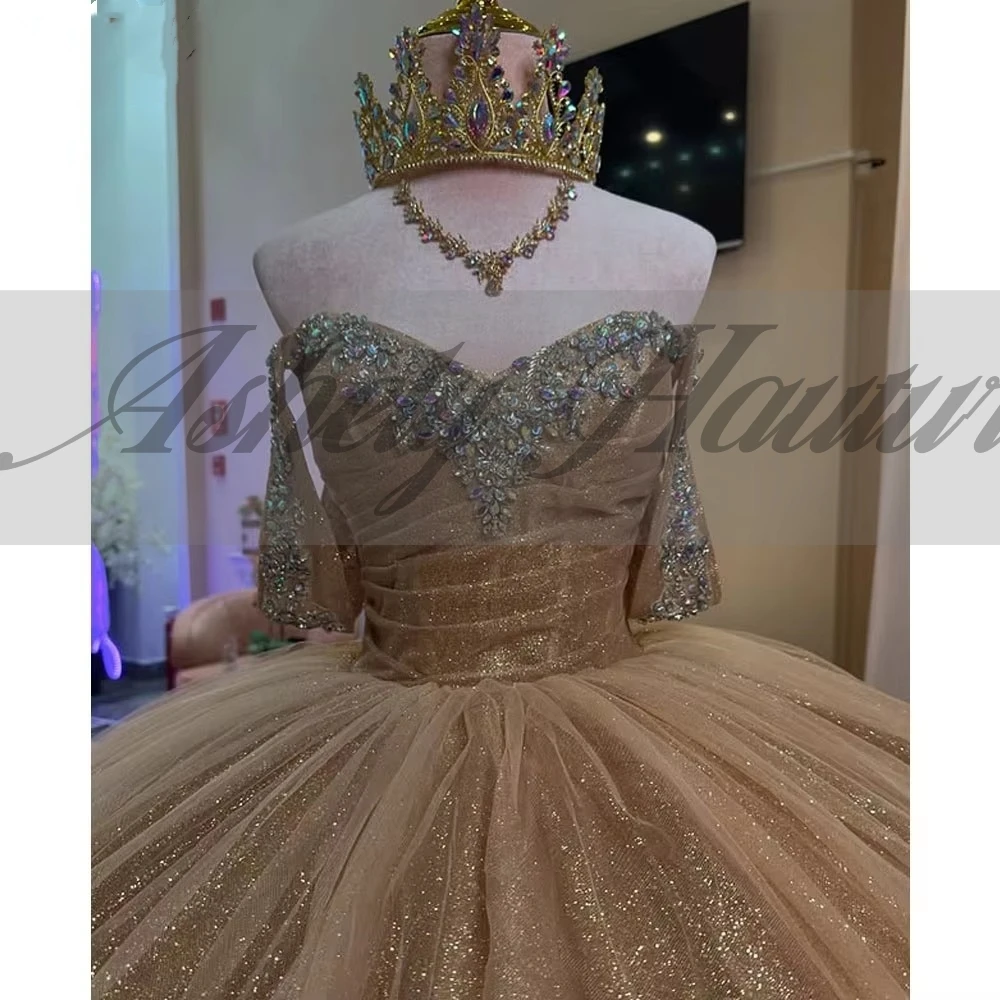 Dostosowane złote sukienki na quinceanerę Off Shoulder Crystal Sweep Train Women Prom Party Dress Vestido De xv Anos Sweet 15 16 Girl