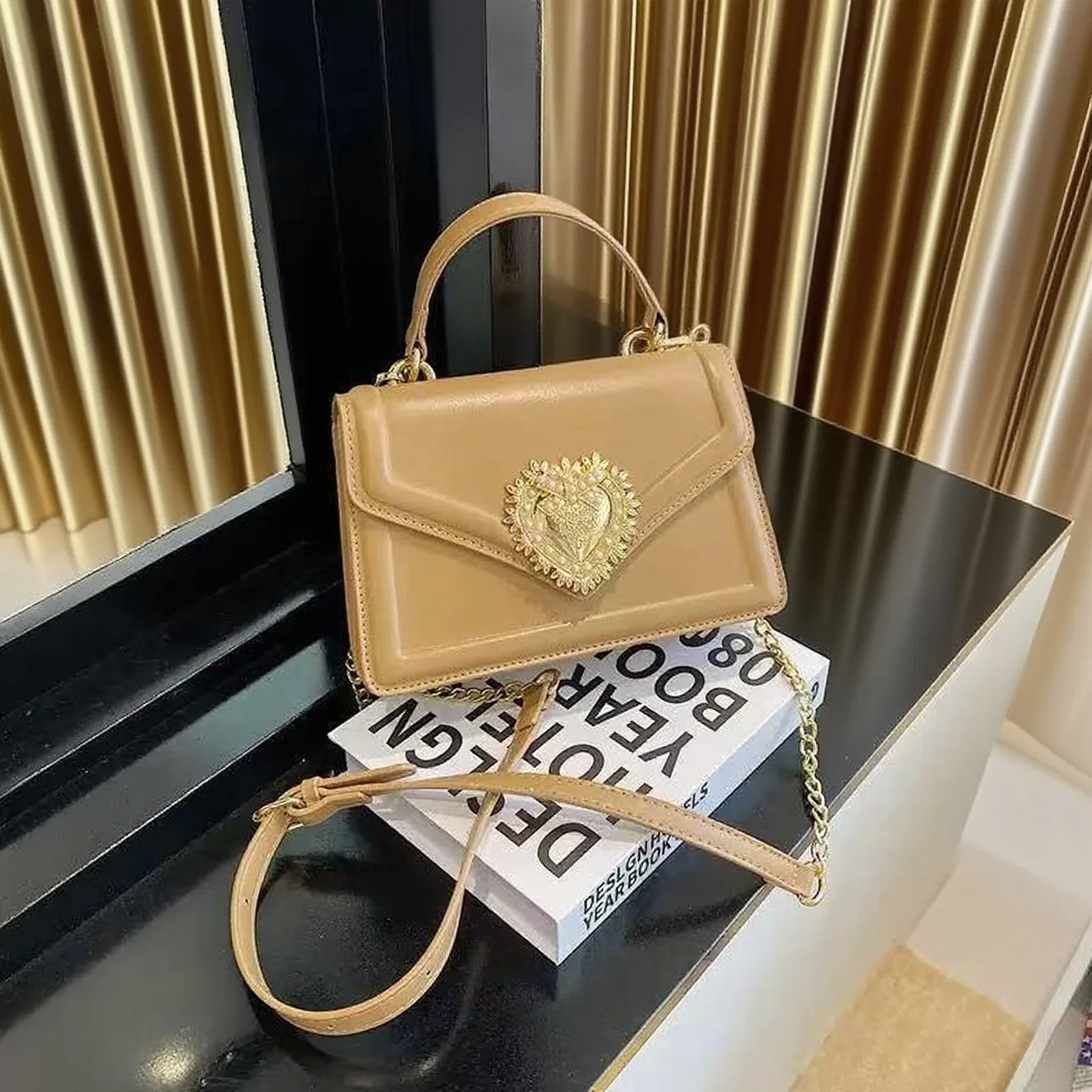 

Elegant Candy Color Shoulder Bag 2025 New for Women, Sweet Lock Buckle Crossbody Purse, Fashionable Small Tote for All Occasions