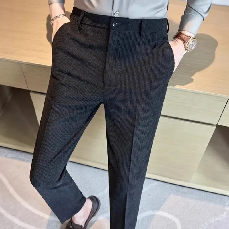 

Мужские облегающие повседневные брюки на осень и зиму, изготовленные из плотной вельветовой ткани, подходящие для повседневных поездок.