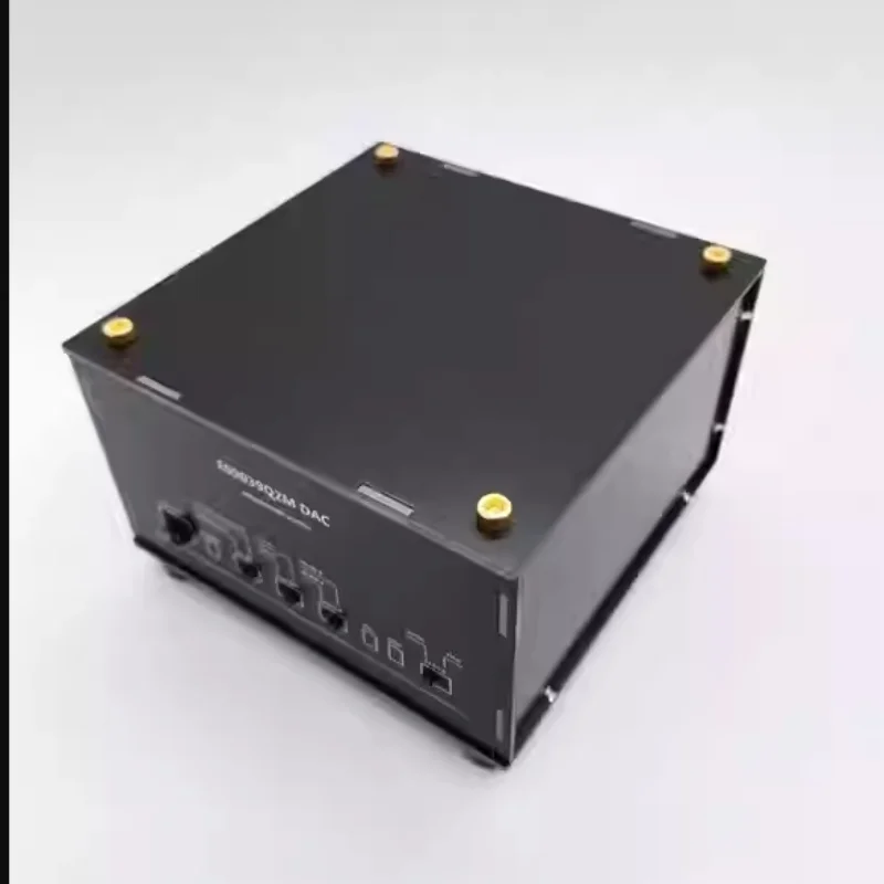 Разработан с декодирующим сердечником ES9039Q2M, стандартным и коаксиальным входом, выходом RCA