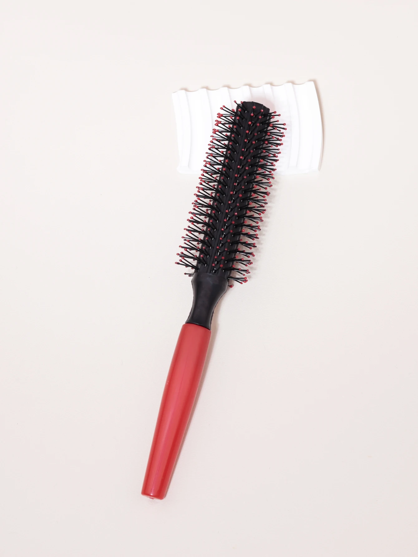 

Professional Anti-Static Cylindrical Bristle Round Comb – Nylon Teeth Roller Comb for Curly Hair Styling, for Real Hair Wigs